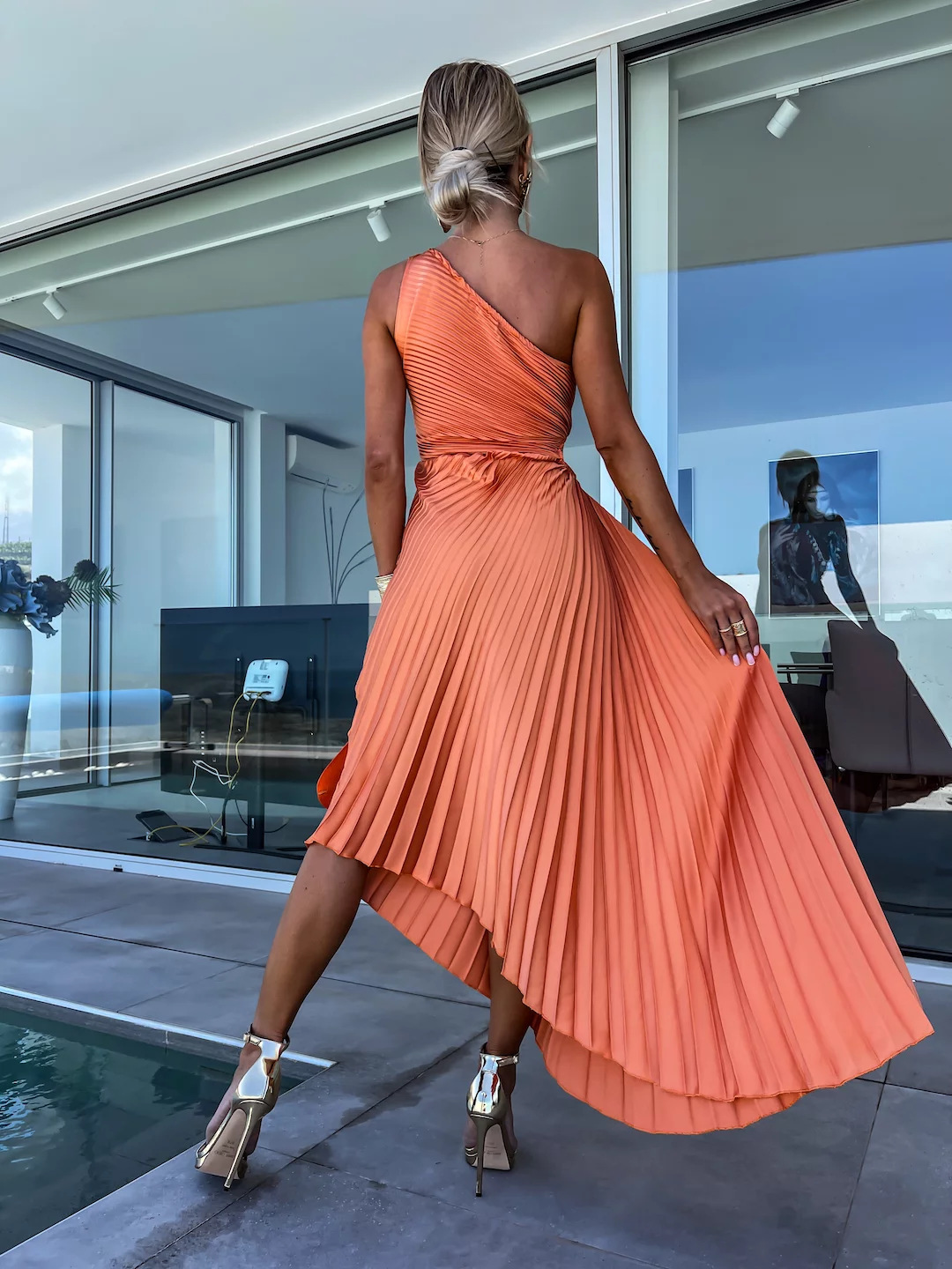 ELLA | One-Shoulder Plissé Midi-jurk