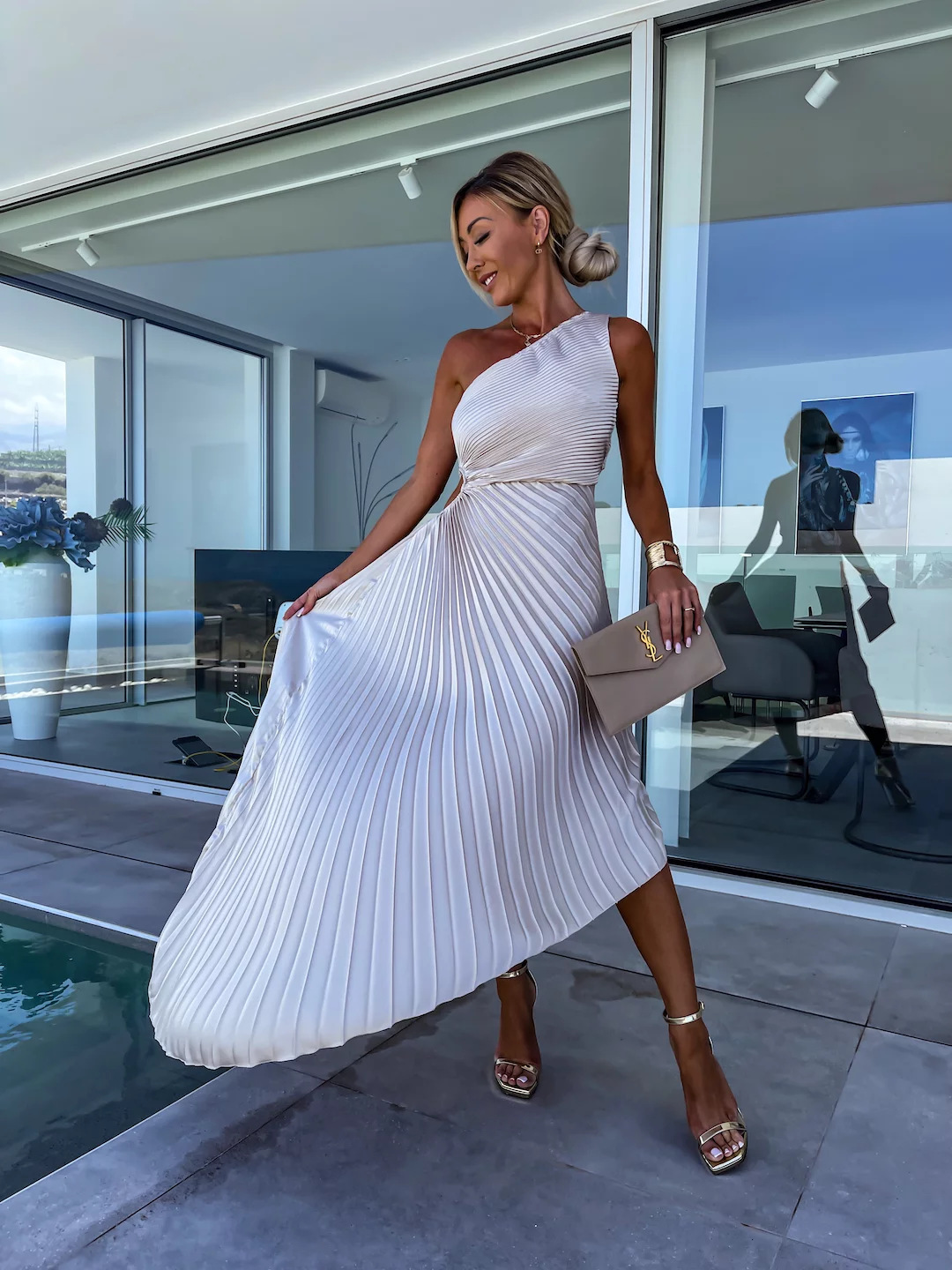 ELLA | One-Shoulder Plissé Midi-jurk