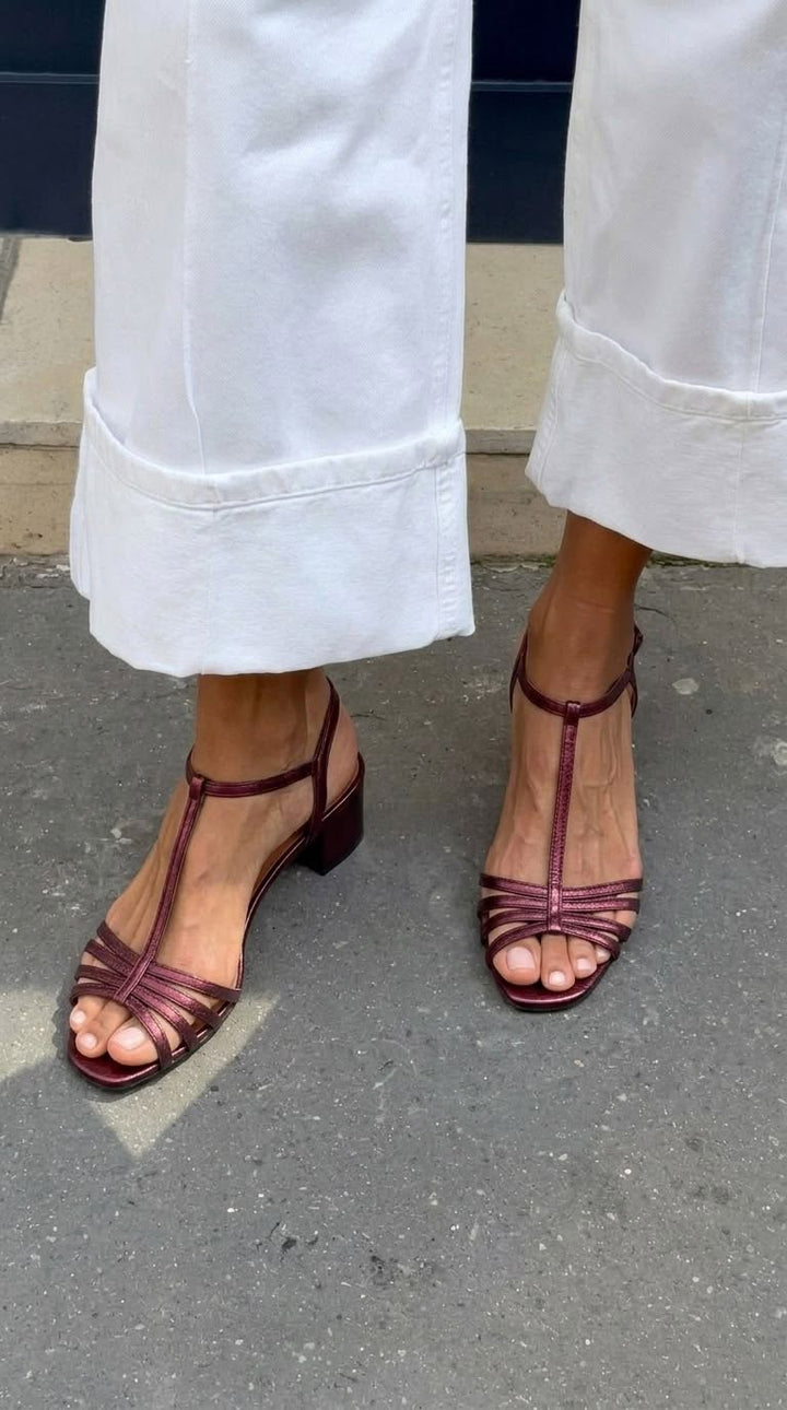 Estelle™ | Goudkleurige sandalen met enkelband en lage hak