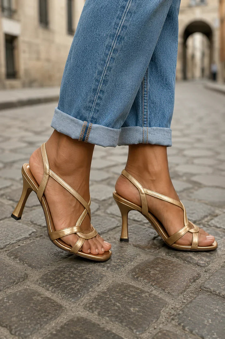 Valentina™ | Goudkleurige sandalen met gekruiste bandjes en hak