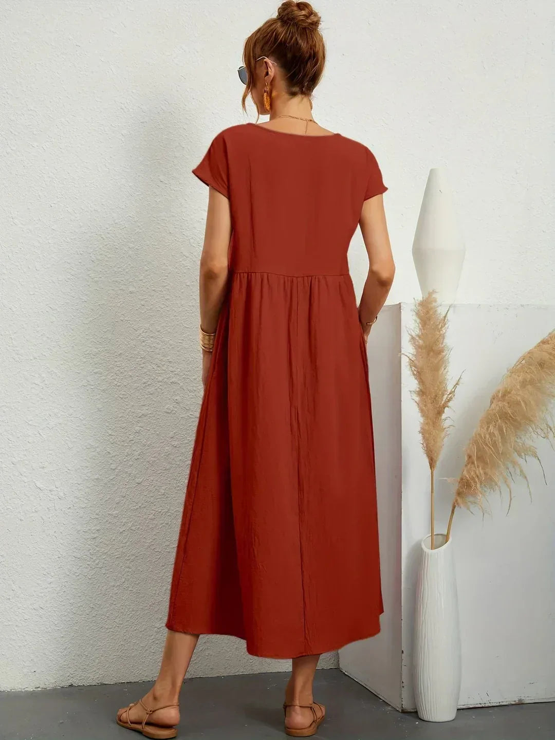 HEIKE | VLOEIEND MIDIKLEID VAN TIJDLOZE ELEGANTIE