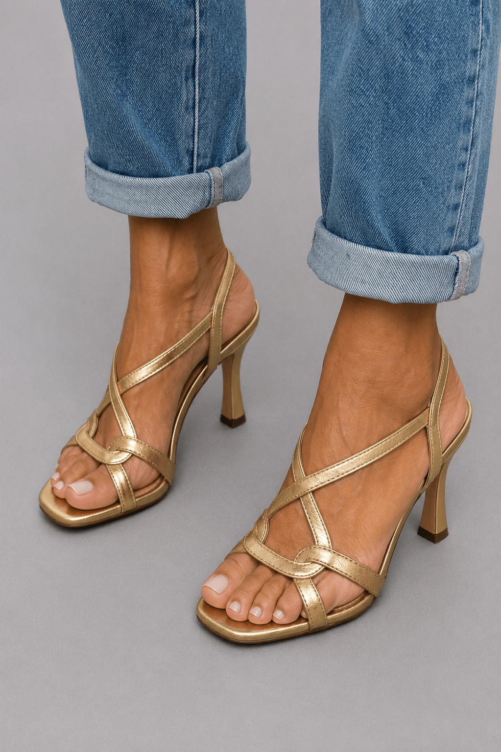 Elisabeth | Gouden sandalen: de charme van de zomer