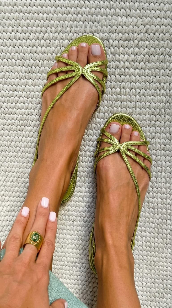 Marta | Gouden sandalen: de zomerse elegantie